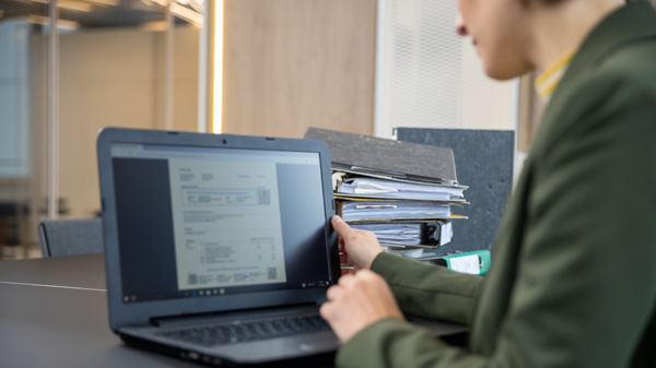 Laptopscreen mit Rechnung 