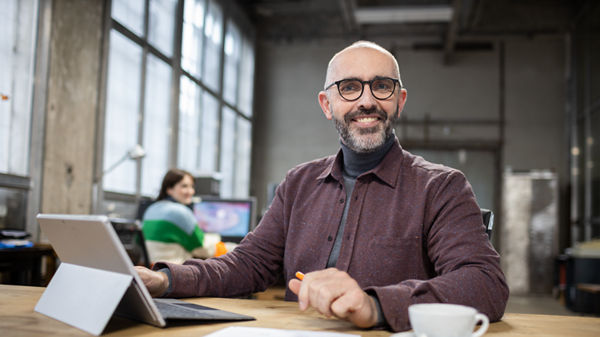 Unternehmer am Schreibtisch