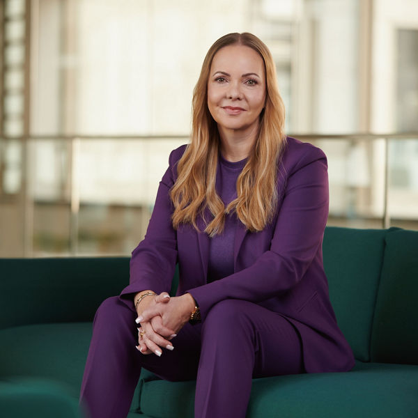 Portrait von Julia Bangerth, COO und CHRO der DATEV eG