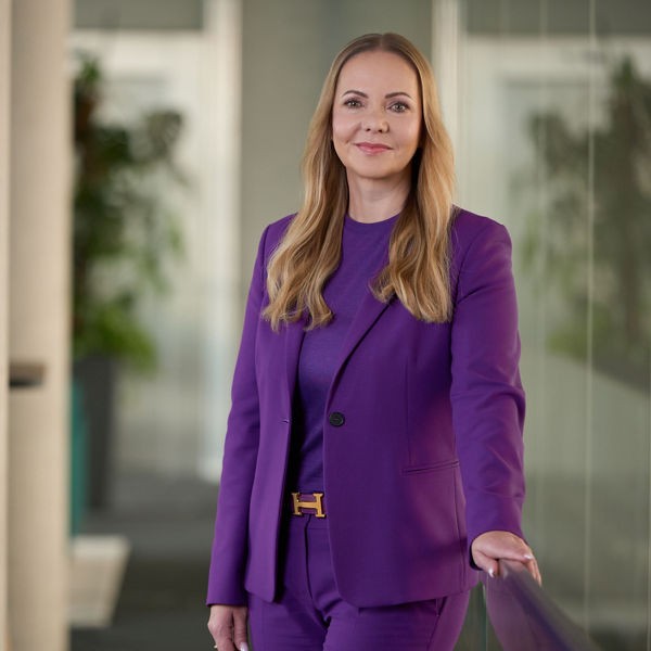 Portrait von Julia Bangerth, COO und CHRO der DATEV eG