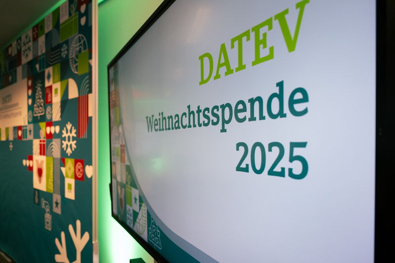 Ein Bildschirm mit der Aufschrift "DATEV Weihnachtsspende 2025" als Schmuckbild.