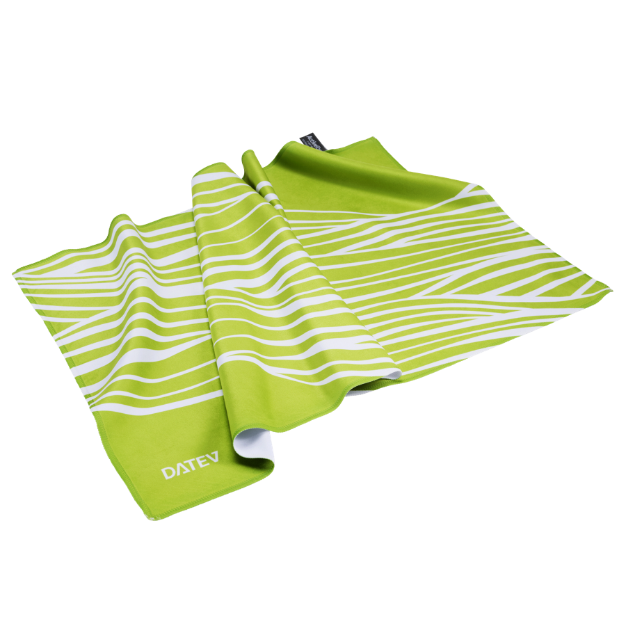 Hellgrünes Sporthandtuch mit weißen Streifenmustern und DATEV-Logo