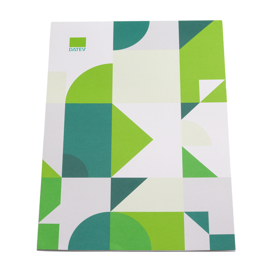 Schreibblock mit geometrischen Mustern in dunklen und hellen Grüntönen mit DATEV-Logo