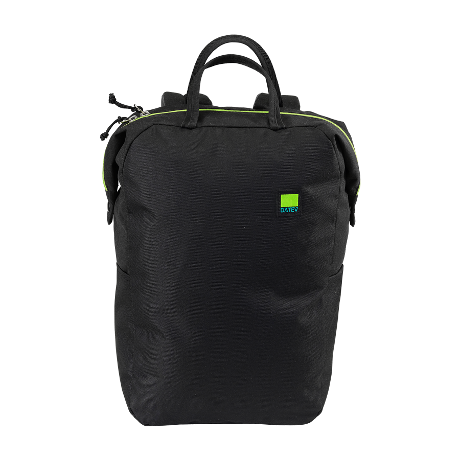 Schwarzer Freizeitrucksack mit grünem Reißverschluss und DATEV-Logo