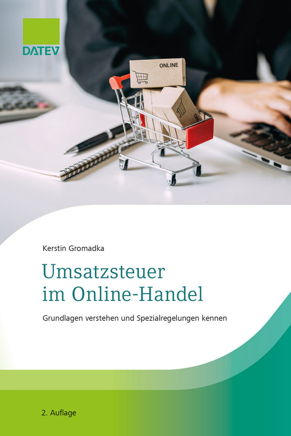 Buchcover mit Titel 'Umsatzsteuer im Online-Handel, 2. Auflage' von Kerstin Gromadka zeigt einenMiniatureinkaufswagen mit Paketen und eine Hand, die einen Laptop bedient, veröffentlicht von DATEV.