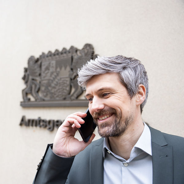 Schmuckbild Rechtsanwalt vor Gericht