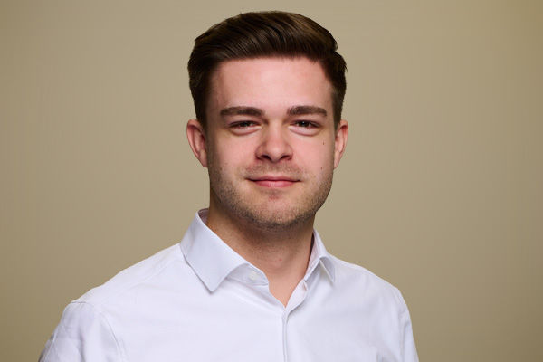 Portraitaufnahme des Teamservice-Ansprechpartners Daniel Jung