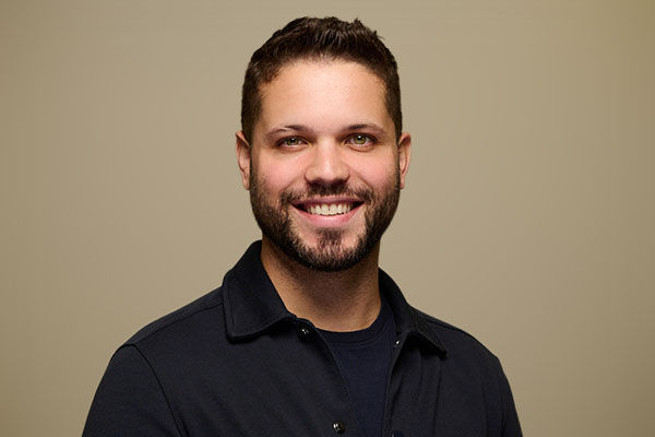 Portraitaufnahme des Teamservice-Ansprechpartners Enrico Marino