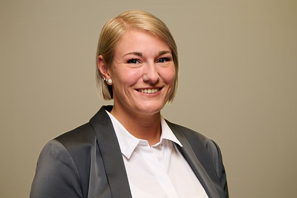 Portraitaufnahme des Teamservice-Ansprechpartners Lucia Spitzhirn