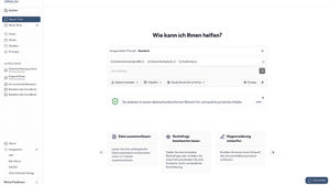 Linke Seitenleiste mit Navigation und Chatliste. In der Mitte ein Eingabefeld für Anfragen mit Auswahloptionen und Hinweisen, darunter mehrere Kacheln für Aktionen wie „Datei zusammenfassen“, „Rechtsfrage beantworten“ und „Klageerwiderung entwerfen“. Unten rechts ein Schaltfeld für zusätzliche Unterstützung.