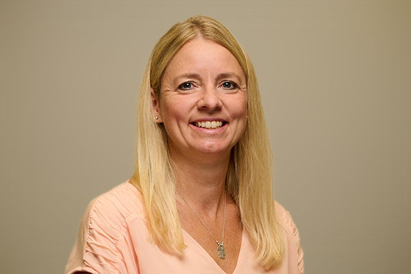 Portraitaufnahme des Teamservice-Ansprechpartners Stefanie Fiegl