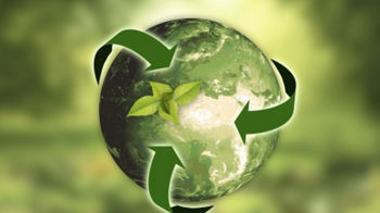 Illustrierter grüner Erdball mit Blättern in der Mitte, umgeben von drei grünen Pfeilen, die einen Recycling-Kreislauf symbolisieren.