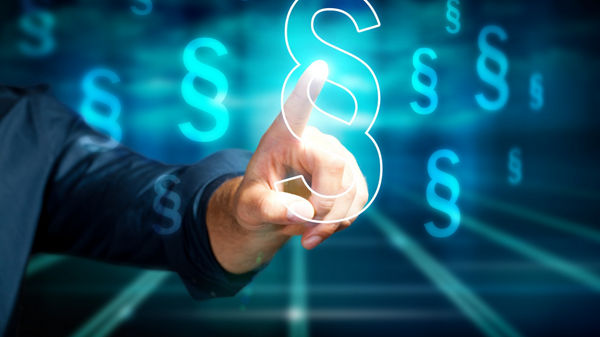 Schmuckbild zeigt eine Hand, die auf einen Paragraphen zeigt.